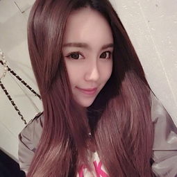 我终于鼓起勇气挣脱了你的手掌非主流美女