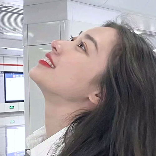 女生套图于荒颓中睁眼亦从灰烬里重生