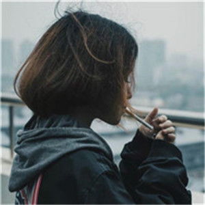 伤感超拽抽烟女生头像,爱你我觉得可以停一停了
