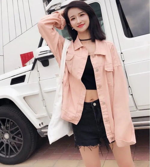 苗苗的少女感太足了,粉色牛仔服搭露脐背心,前卫时髦活力满分