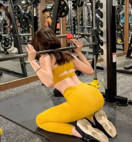 甜美颜值,尤物身材,圆润翘臀这样的健身女孩,女生都会喜欢马甲线魔鬼身材网易订阅