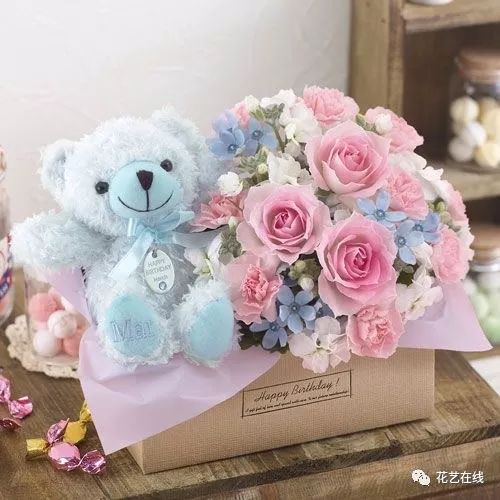 女生表示,情人节花礼不甜蜜可不行