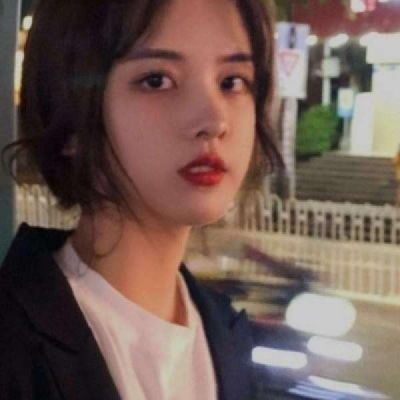 短发美女头像好看微信短发女生头像高清