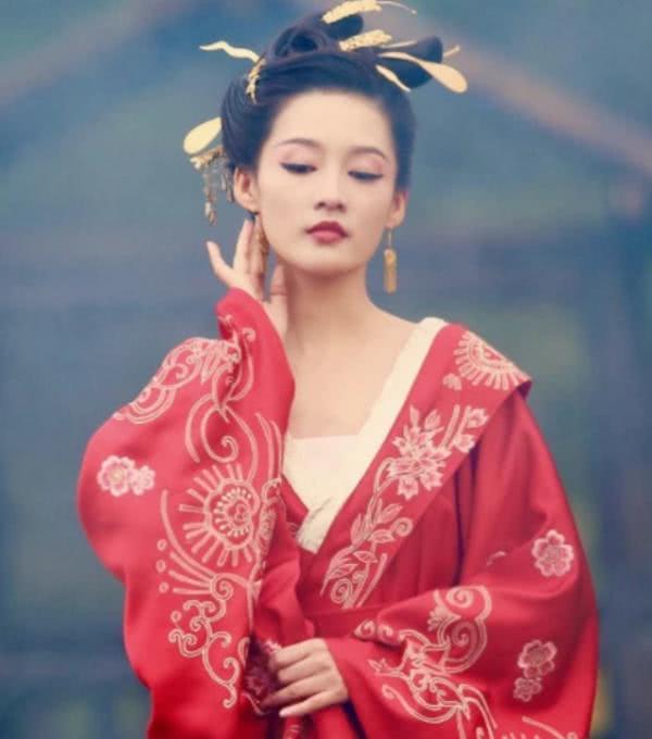 盘点那些年惊艳你的红衣古装美女,赵丽颖杨幂美得惊心动魄