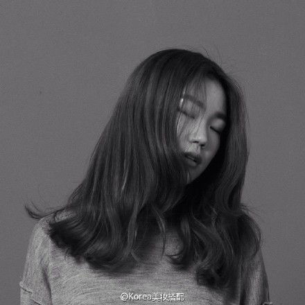 中长发卷发女生头像