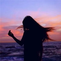 一个人孤独背影图片女唯美的孤独女生背影图片