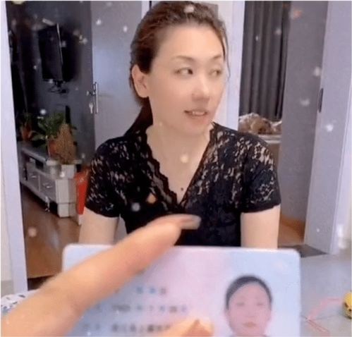 53岁婆婆照片走红,看起来竟像20多岁少女,网友都不敢相信
