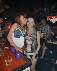 大学生吧女自曝潜规则实拍酒吧女激情夜生活