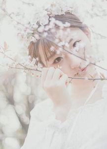 森林里的白衣少女,仙气十足