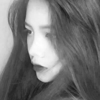 qq黑白女生头像霸气,活在别人的掌声中女生
