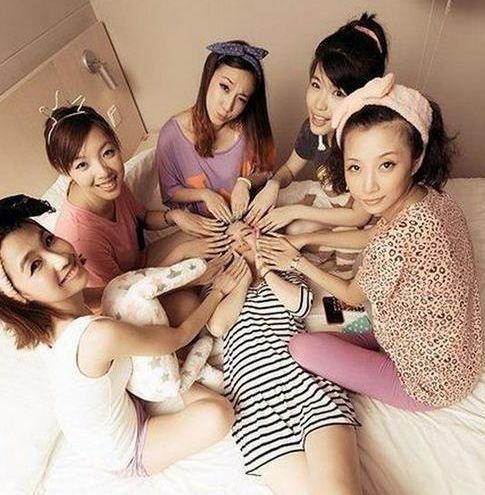 女生多人闺蜜头像尝鲜