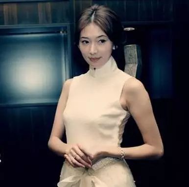 20多岁的女孩适合穿旗袍吗