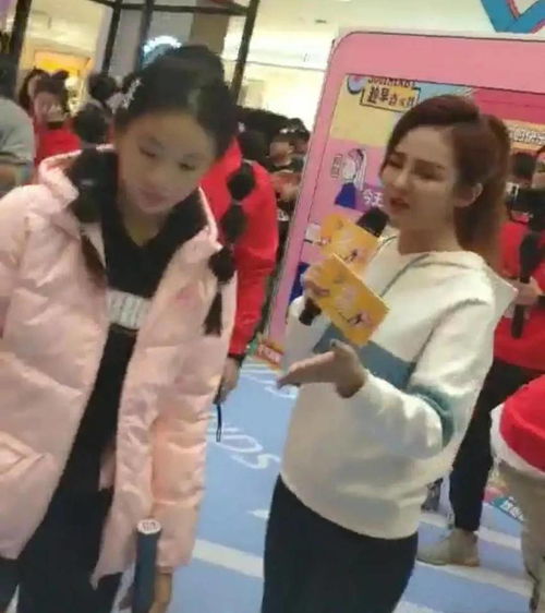 田亮女儿独自出席活动,12岁女孩被逼早熟,实在让人心疼
