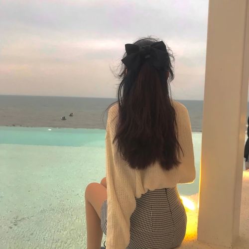 背影女头落俗在所难免,浪漫致死不渝