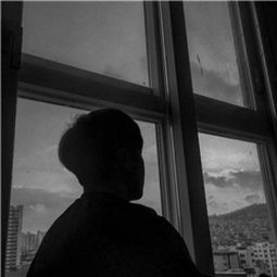 黑白个性伤感男生头像2018精选你懂得越多越像世界的孤儿