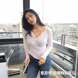 街拍美女颜值很高的紧身打底裤小姐姐,充满性感成熟女人味儿