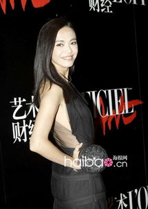 笑容甜甜美腿无限,就是搭配还缺些新意海报时尚网华语女明星着装齐点兵8月22日9月2日