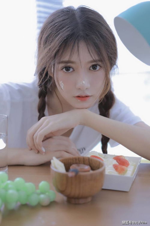 性感美女时尚写真麻花辫呆萌软妹子乖巧文静,清纯甜美可爱迷人