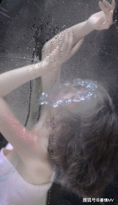 美女仙气飘飘的背影手机壁纸不露脸欧美骨感美女皮肤图片