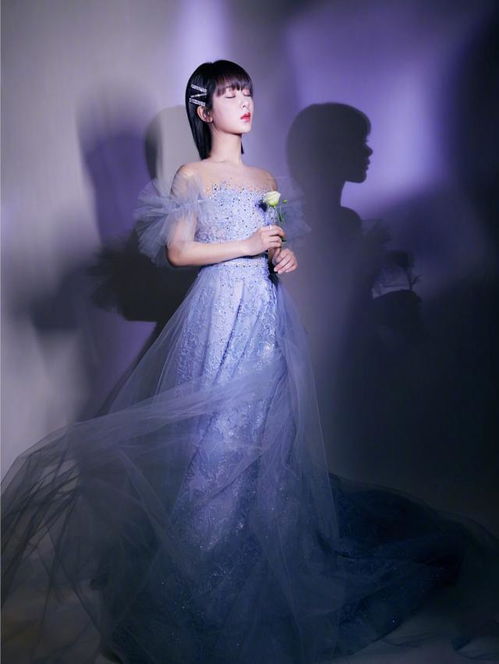 杨紫这造型真是仙气十足,穿蓝色纱裙优雅又大方,看着挺有女人味