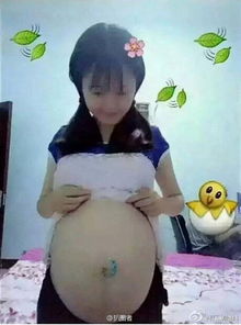 俩小学生当街闹分手你的辣条是我买的