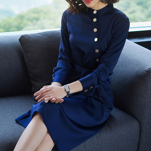 45岁女人不扮嫩,淑女风的连衣裙,清爽减龄风,平和也是美