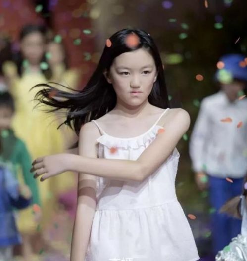 王菲女儿李嫣从容自信不畏异样眼光,风雨过后会有美好的天空