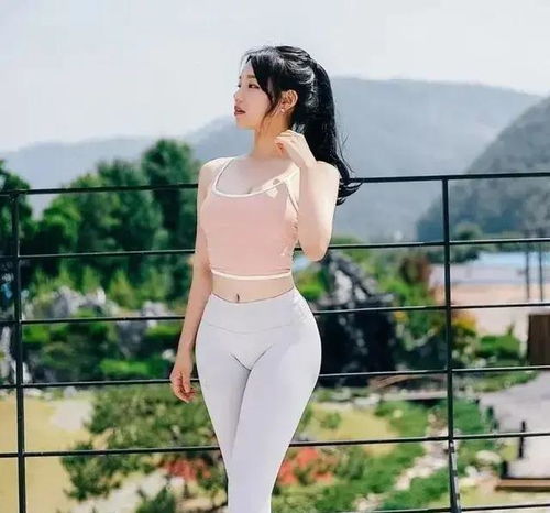 打底裤穿出动感美,充满青春的运动活力