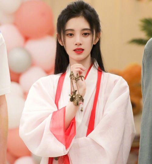 鞠婧祎满是感激的发声,却透露了代拍的恶劣性,遇到都自认倒霉