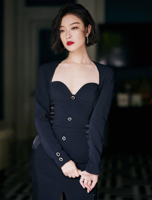 女明星们的港风造型,令人惊艳,温柔与妩媚并存