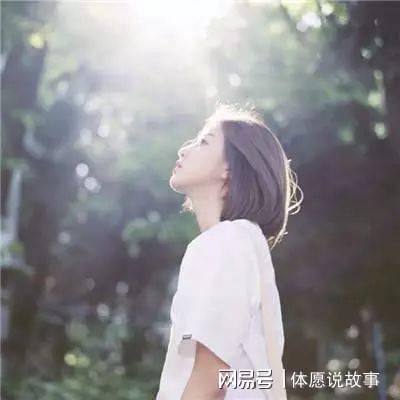 婆婆怕我把彩礼钱给娘家,订婚宴上竟给了我一张空卡