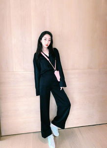 蒋梦婕休闲装现身机场,素颜硬抗高清镜头,对颜值绝对的自信