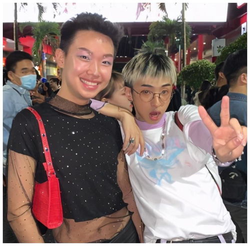 伊能静18岁儿子迷恋女装,浓妆艳抹惹争议,网友直呼辣眼睛