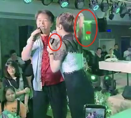 61岁毕福剑沦落商演捞金,与美女网红贴身热舞被骂是狗,当场翻脸