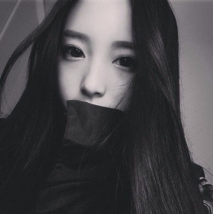 女生近期频繁换头像伤感