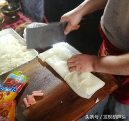 西安黑暗料理,排队美女这么多,西安翻译学院旁炒凉皮表示不服