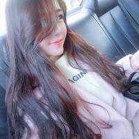 今年新版时尚漂亮女黑白抱头悲伤图片