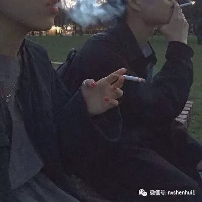 个性微信头像抽烟男