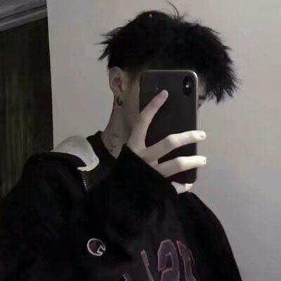 手机挡脸帅哥图片头像男生手机控挡脸帅气