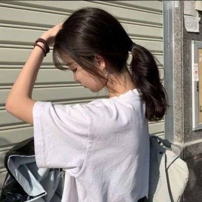 忧郁伤感女生背影头像一个人伤感孤单女生头像