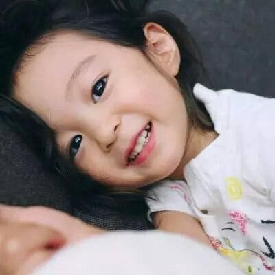 超萌可爱小女孩微信头像好看纯真耶稣罩我上帝保我我还怕谁
