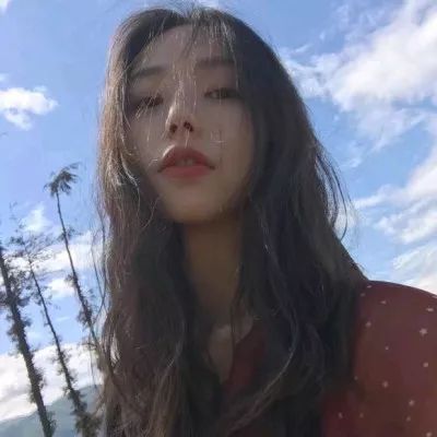 成熟自然真人头像女蓝色系