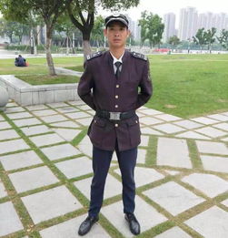江苏女子跳河轻生,80后河南籍保安扑进湖中营救