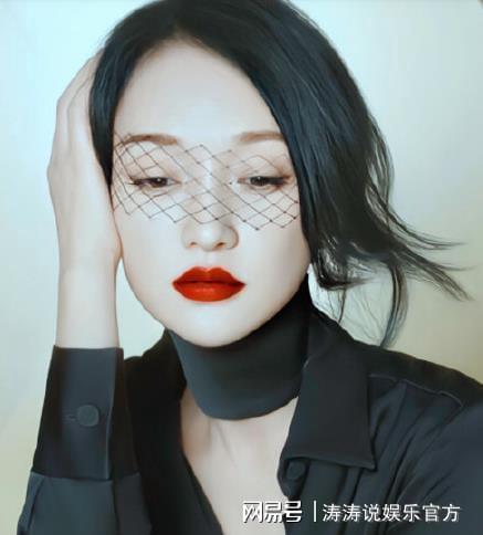 周迅泪痣面纱造型惊艳,厌世脸很高级,尽显女王风范