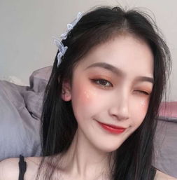 要是你身边有女孩子对你做出了这三个动作的话,就赶快行动吧