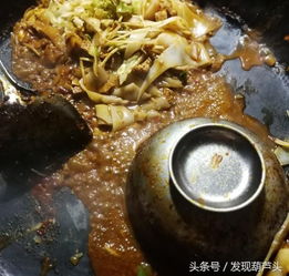 西安黑暗料理,排队美女这么多,西安翻译学院旁炒凉皮表示不服