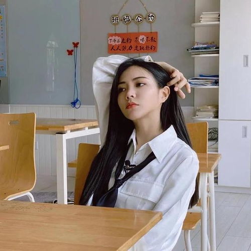 好好学习,天天向上的青春美女