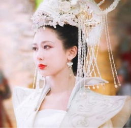 女星古装婚服赵丽颖红配绿,杨紫仙气十足,而三七美到心碎