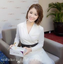 有种整容叫林心如剪短发,大妈秒变少女,网友真的43岁了