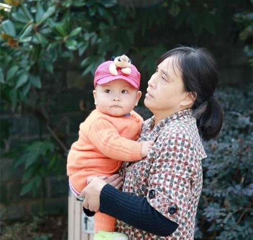 在闲我也不帮你带娃了,一位姥姥的含泪忠告,跟重男轻女无关